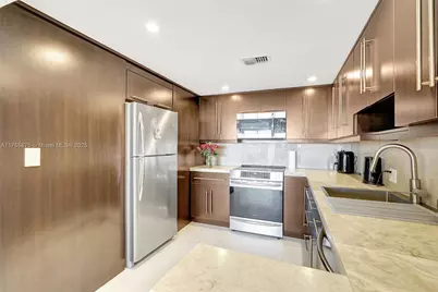 3675 N Country Club Dr #2310, Aventura, FL 33180 - Photo 19