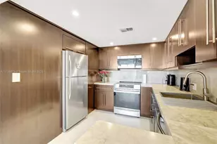 3675 N Country Club Dr, Aventura, FL 33180 - Photo 19