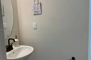 2131 N Appleton Cir N, Oakland Park, FL 33309 - Photo 13