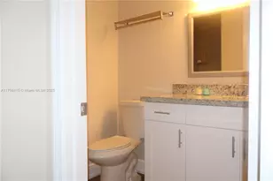 225 SE 10th St, Deerfield Beach, FL 33441 - Photo 23