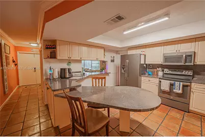 11400 Tara Dr, Plantation, FL 33325 - Photo 13