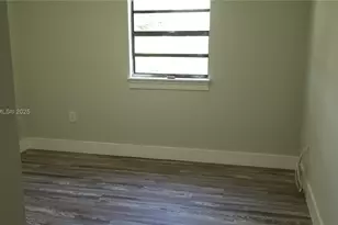 2465 NE 184th St, North Miami Beach, FL 33160 - Photo 5