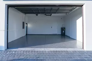 1817 NE 17th St, Other City - In The State Of Florida, FL 33909 - Photo 11