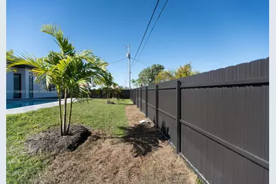 1817 NE 17th St, Other City - In The State Of Florida, FL 33909 - Photo 17