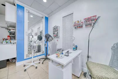 Beauty Salon For Sale 0N Sunset Blvd, South Miami, FL 33143 - Photo 9