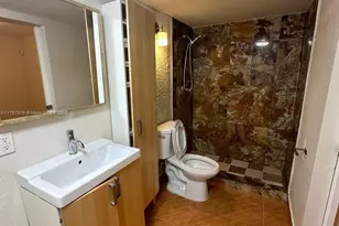 492 NW 165th St Rd, Miami, FL 33169 - Photo 23
