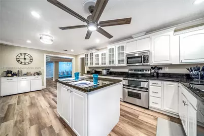 1652 NE 39th St, Oakland Park, FL 33334 - Photo 29