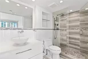 400 South Pointe Dr, Miami Beach, FL 33139 - Photo 13