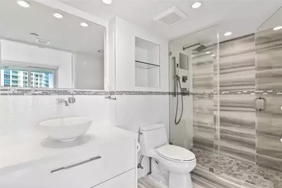 400 S Pointe Dr #906, Miami Beach, FL 33139 - Photo 13