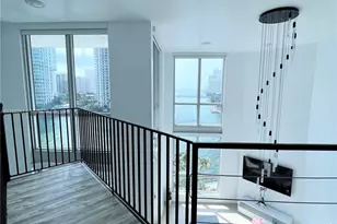 300 S Biscayne Blvd, Miami, FL 33131 - Photo 11