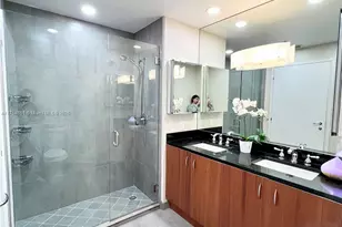 300 S Biscayne Blvd, Miami, FL 33131 - Photo 5