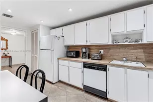 3800 Oaks Clubhouse Dr, Pompano Beach, FL 33069 - Photo 7