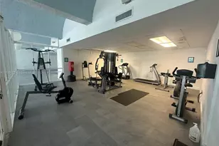 484 NW 165th St Rd, Miami, FL 33169 - Photo 19