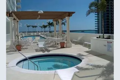 1200 Brickell Bay Dr #3318, Miami, FL 33131 - Photo 3