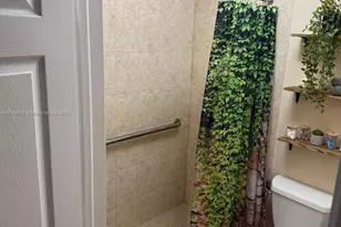 9315 NW 114th Ln, Hialeah Gardens, FL 33018 - Photo 17