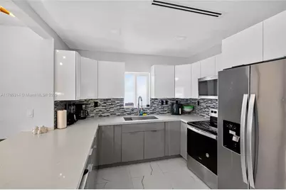 231 NW 44th St, Miami, FL 33127 - Photo 7