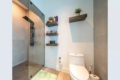 19600 NE 19th Ave, Miami, FL 33179 - Photo 17