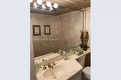 100 W Golden Isles Dr #811, Hallandale Beach, FL 33009 - Photo 5