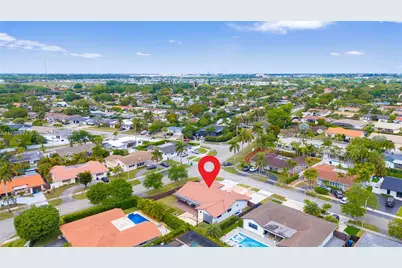 2010 NE 208th St, Miami, FL 33179 - Photo 11