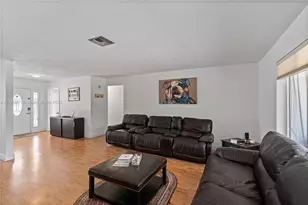 2010 NE 208th St, Miami, FL 33179 - Photo 23