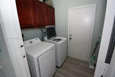 1142 NW 135th Ct, Miami, FL 33182 - Photo 31