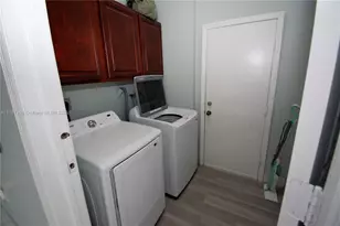 1142 NW 135th Ct, Miami, FL 33182 - Photo 31