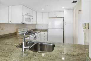 2555 Collins Ave, Miami Beach, FL 33140 - Photo 11