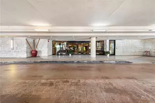 2555 Collins Ave, Miami Beach, FL 33140 - Photo 41