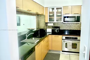 31 SE 5th St, Miami, FL 33131 - Photo 13