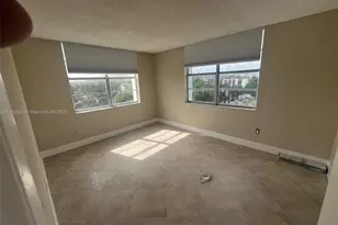 498 NW 165th St, Miami, FL 33169 - Photo 5