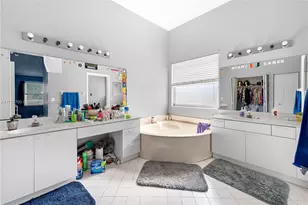 1560 NW 159th Ave, Pembroke Pines, FL 33028 - Photo 19