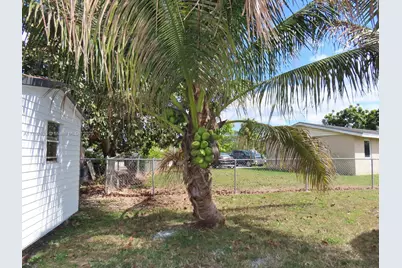 95 SW 17th Ter, Homestead, FL 33030 - Photo 9