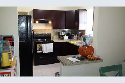 27 SW 7th St, Hallandale Beach, FL 33009 - Photo 7
