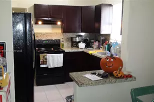 27 SW 7th St, Hallandale Beach, FL 33009 - Photo 7