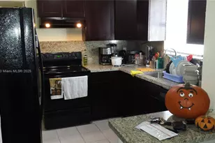 27 SW 7th St, Hallandale Beach, FL 33009 - Photo 5