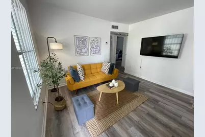 55 NW 11th Ave #3, Miami, FL 33128 - Photo 3