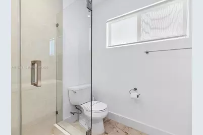 16473 NE 31st Ave, North Miami Beach, FL 33160 - Photo 17