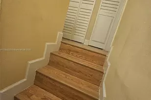 8430 NW 8th St, Miami, FL 33126 - Photo 11