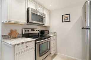 614 Executive Center Dr, West Palm Beach, FL 33401 - Photo 3