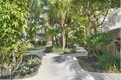 614 Executive Center Dr #102, West Palm Beach, FL 33401 - Photo 27