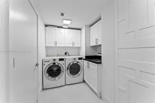 5801 Collins Ave, Miami Beach, FL 33140 - Photo 31