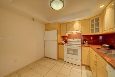 1623 Collins Ave #512, Miami Beach, FL 33139 - Photo 15