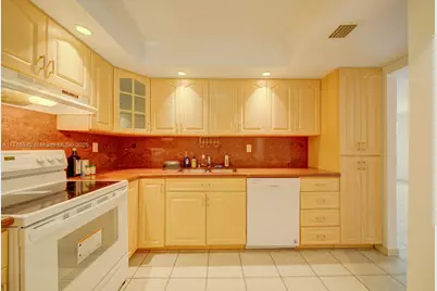 1623 Collins Ave #512, Miami Beach, FL 33139 - Photo 5