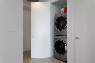 55 SE 6th St, Miami, FL 33131 - Photo 7