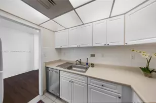 1000 West Ave, Miami Beach, FL 33139 - Photo 25