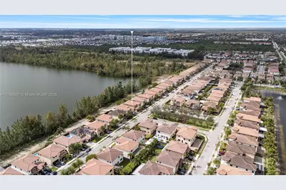 9910 NW 86th Ter, Doral, FL 33178 - Photo 39