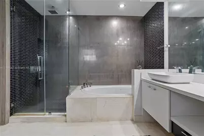 9910 NW 86th Ter, Doral, FL 33178 - Photo 21