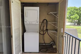 13715 Kendale Lakes Cir, Miami, FL 33183 - Photo 3