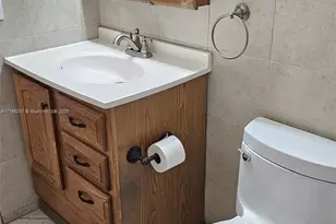 13715 Kendale Lakes Cir, Miami, FL 33183 - Photo 9