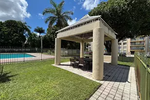 9350 Fontainebleau Blvd, Miami, FL 33172 - Photo 5